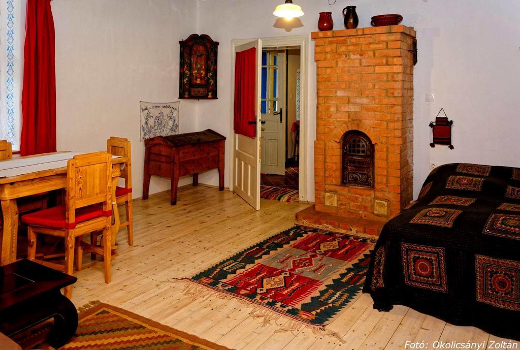 Fogado A Ket Kecskehez Hotel Panyola Екстериор снимка